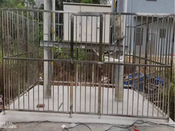 重塑城市安全：304不銹鋼方管在電力護欄中的應用